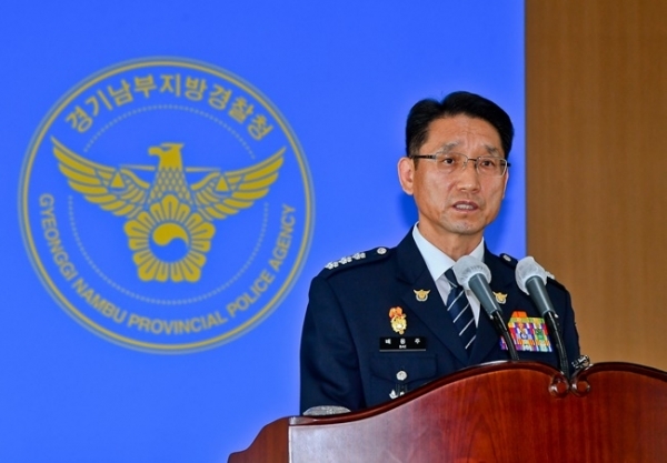 배용주 경기남부지방경찰청장이 2일 경기남부지방경찰청에서 열린 '이춘재 연쇄살인 사건' 종합 수사결과 브리핑을 하고 있다. 윤원규 기자
