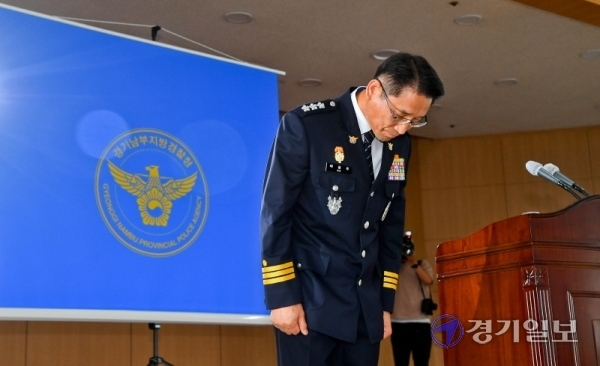 배용주 경기남부지방경찰청장이 2일 오전 수원 경기남부청에서 ‘이춘재 연쇄살인 사건’ 종합 수사결과를 브리핑을 하고 있다. 윤원규기자