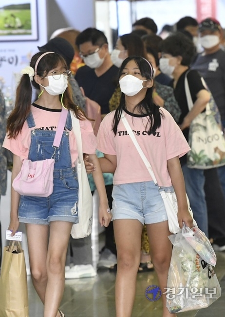 17일 오후 고양시 킨텍스 제1전시장에서 '대한민국 명품특산물 페스티벌'이 열리고 있다. 대한민국지방신문협의회가 주최하고 킨텍스와 메쎄이상이 주관하는 이번 행사는 19일까지 계속된다. 조주현 기자