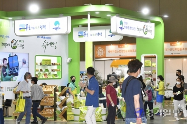 17일 오후 고양시 킨텍스 제1전시장에서 '대한민국 명품특산물 페스티벌'이 열리고 있다. 대한민국지방신문협의회가 주최하고 킨텍스와 메쎄이상이 주관하는 이번 행사는 19일까지 계속된다. 조주현 기자