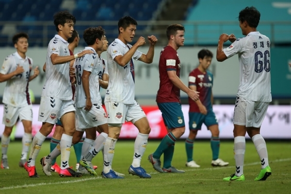수원FC의 안병준이 이날 멀티골을 기록하면서 팀을 선두로 이끌었다. 프로축구연맹