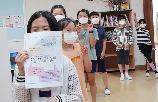 코로나19 상황 속 대면 만남이 줄어들면서 학생간 친밀도를 높이기 위해 ‘펜팔’행사가 진행되고 있다. 이의초등학교 제공