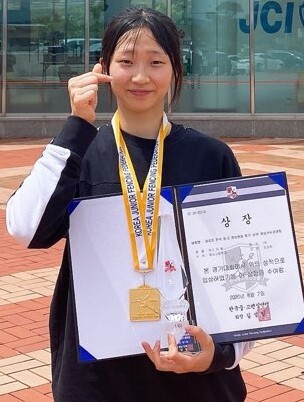 여고부 에페 개인전 시즌 3관왕 김소희. 향남고 제공