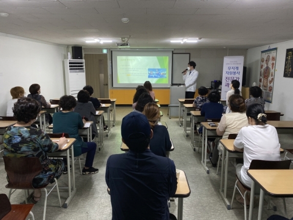 교육을 진행하고 있는 의왕시티병원 김준엽 과장. 아가페의료재단 의왕시티병원 제공