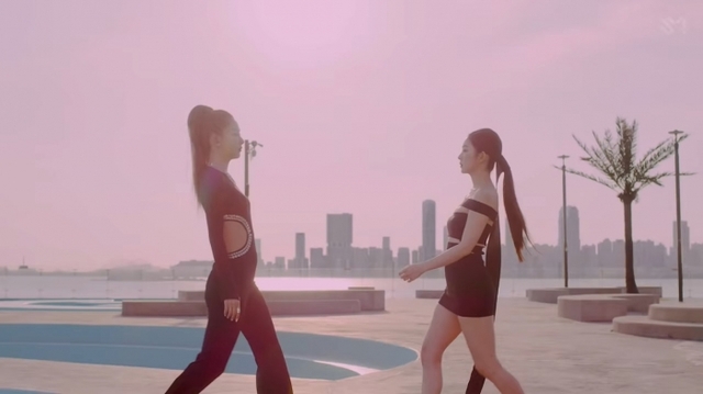 ▲ Red Velvet - IRENE & SEULGI Episode 1 '놀이 (Naughty)'_시흥 해수푸