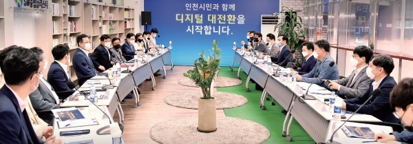 6월 30일 박남춘 인천시장이 송도국제도시 인천글로벌캠퍼스에서 열린 ‘인천 미래산업 육성전략 마련을 위한 기업간담회’에서 인사말을 하고 있다. 인천시 제공