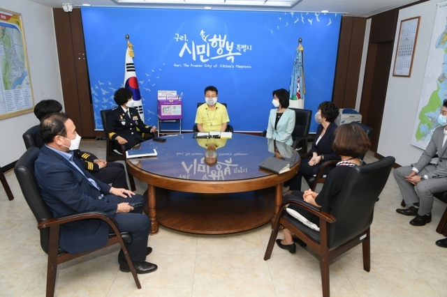 ▲ 0811 아동학대 신고함 '지켜ZONE' 전달식 2