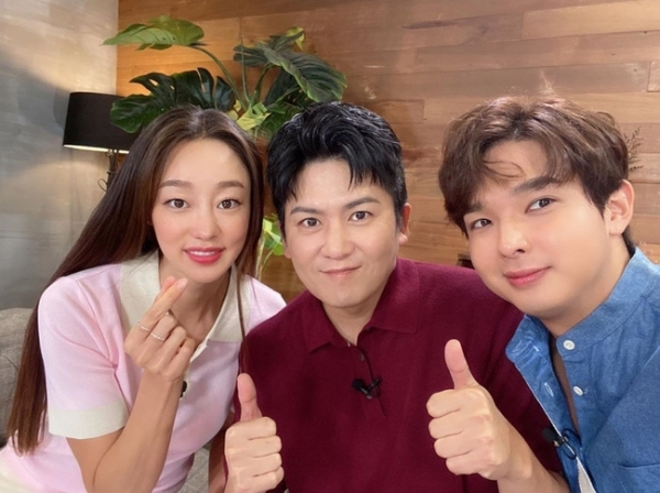 왼쪽부터 배우 최여진, 가수 홍경민, 류지광. 인스타그램