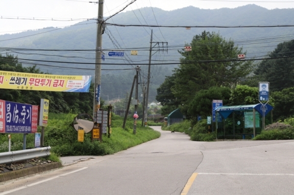 17일 오후의 명달리 마을 입구 모습