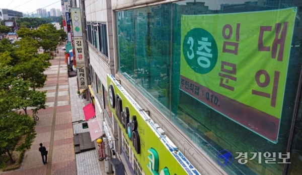 24일 안산시 한양대학교 인근 대학가가 한산한 모습을 보이고 있다.조주현기자