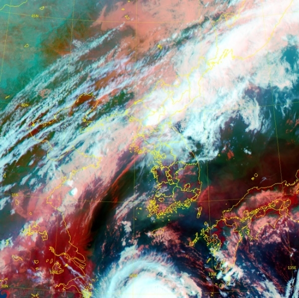 천리안위성 2A호(GEO-KOMPSAT-2A: GK2A) 오전 8시 30분 관측 이미지. 기상청 홈페이지