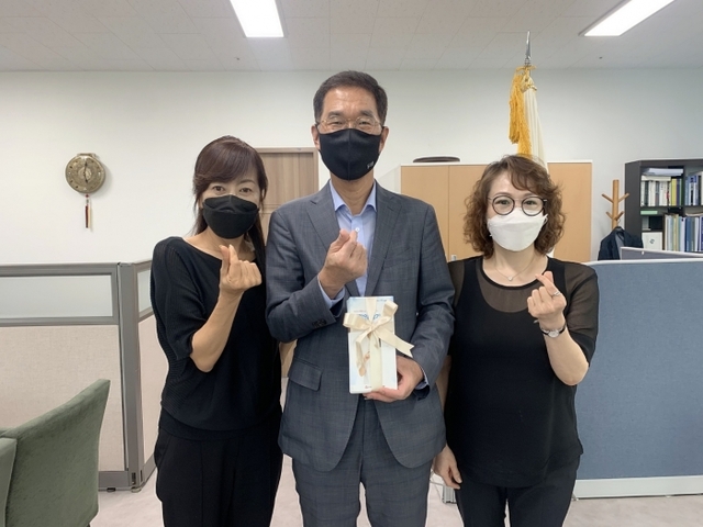 ▲ 사랑의 장기기증 등록서 전달1