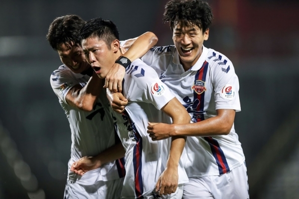 수원FC가 득점 선두 안병준의 결승골에 힘입어 경남FC를 꺾고 2연승을 거뒀다. 프로축구연맹 제공