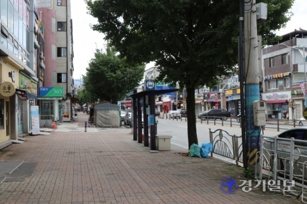 정부의 2.5단계 거리두기가 시행된 첫날인 30일 오후 양평군 양평읍 거리의 인적이 한적하다. 장세원기자