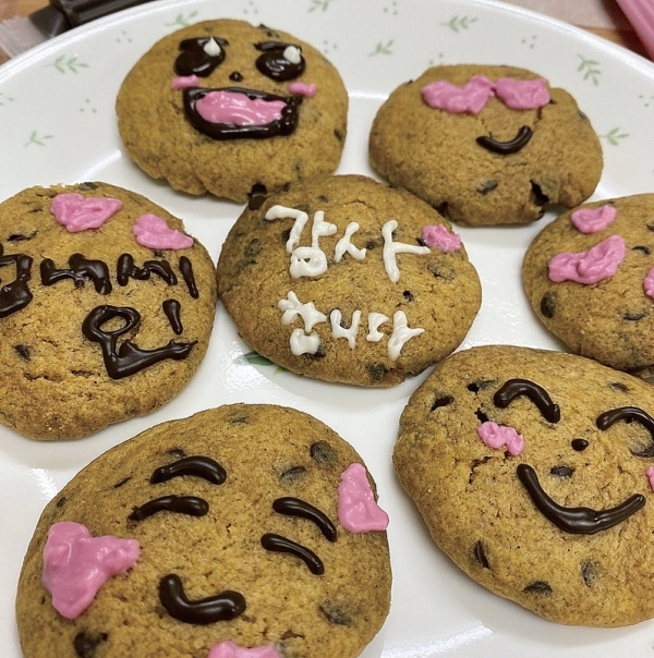 학생들이 직접 만든 응원 쿠키.