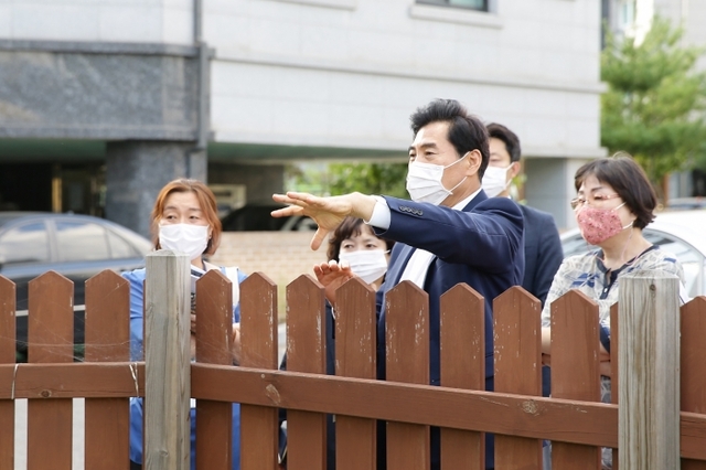 ▲ 놀이터 현장점검-김상돈 의왕시장-1