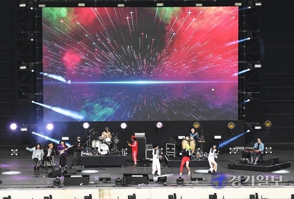 2020 인천 펜타포트 락 페스티벌 첫날인 16일 오후 행사장인 인천 송도 달빛축제공원에서 비대면 공연이 열리고 있다. 장용준 기자