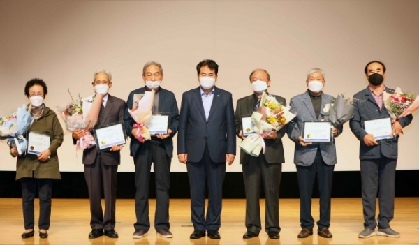 8일 노인복지유공자 표창장 수여식<br>