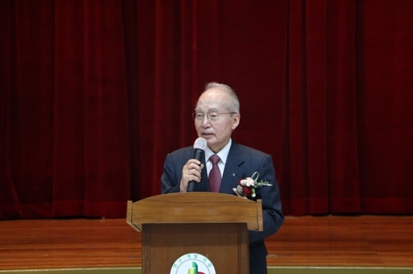 경기도교육연구원 제5대 유경재 이사장이 취임사를 하고 있다. 경기도교육연구원