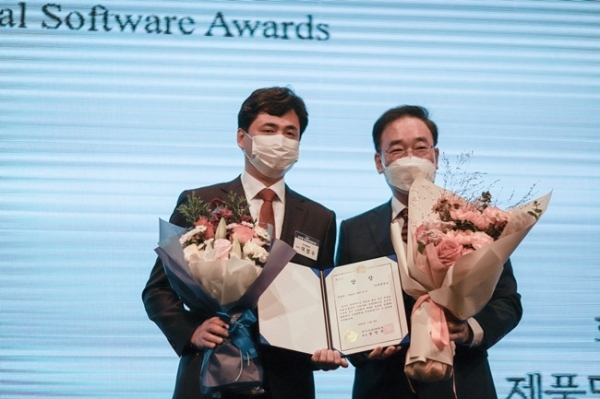지난 6일 양재동 엘타워에서 열린 글로벌 상용SW명품대전에서 (주)대흥정보가 한국상용SW협회 회장상을 수상했다.