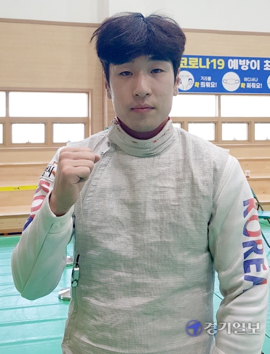 남자 플뢰레 우승자 이한석. 사진=황선학기자