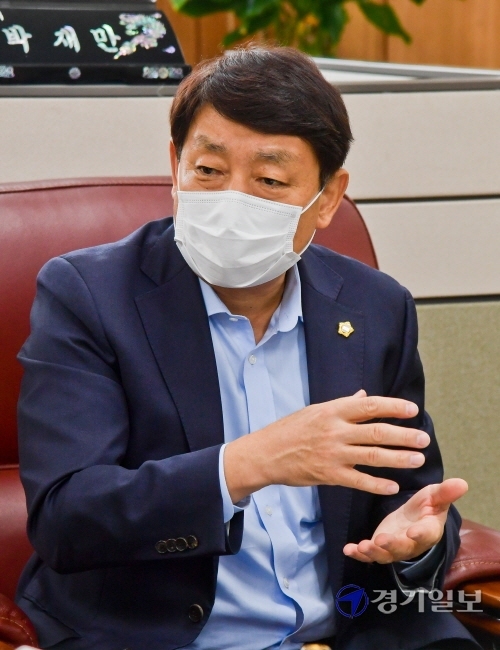 박재만 예산결산특별위원장 인터뷰. 사진=윤원규기자