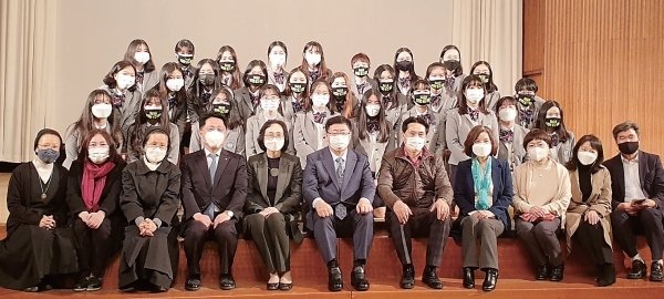 16일 ‘청소년 기후정의 기록단’이 개최한 ‘미래세대 선언 그날 그리고 내일’ 기념사진
