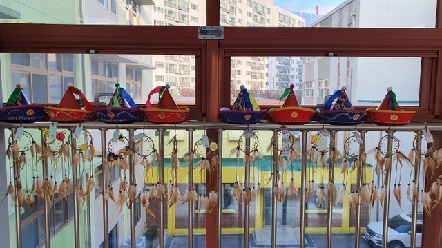 ▲ 덕천초등학교 다양한 세계 문화 전시회 (2)