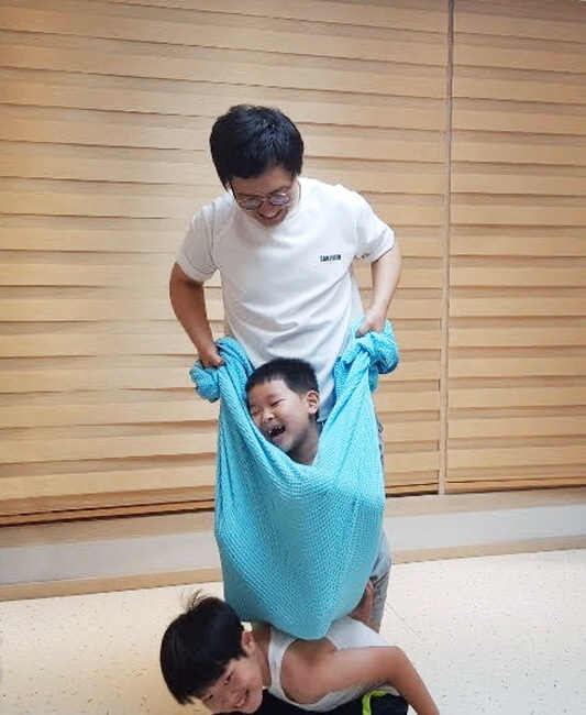 ‘아빠하이’ 미션에 참여 중인 이광수씨와 자녀들
