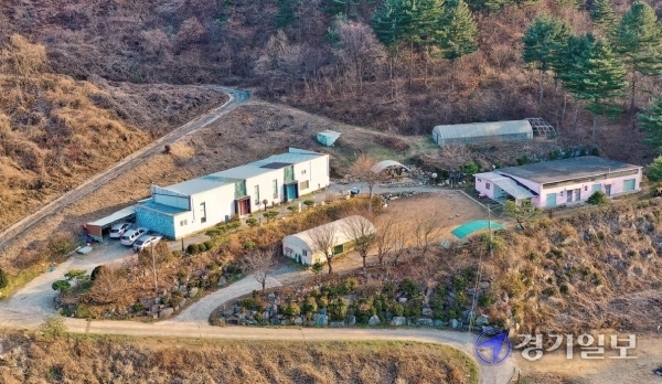 가평군 설악면 37번 국도변 언덕에 위치한 ‘설미재미술관’은 2007년 개관, 지역사회미술문화 교육 및 발전에 이바지하고 있다. 윤원규기자