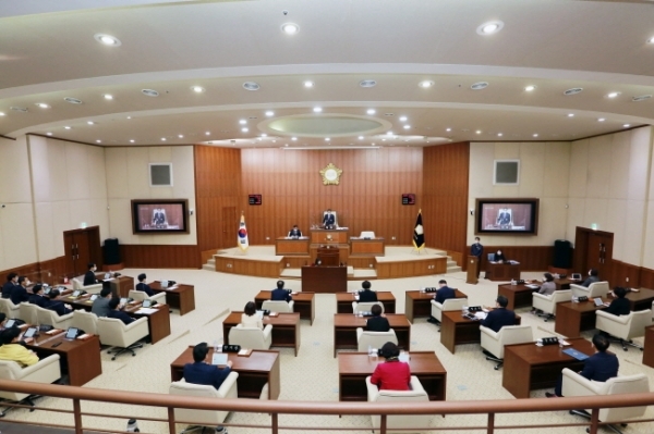 302회 제2차 정례회 제1차 본회의 사진