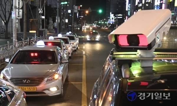 관외차량 불법운행 단속. 조주현기자