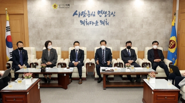 ▲ 201210 지방자치법 전부개정안 국회 통과 관련 출입기자단 정담회 (3) (1)