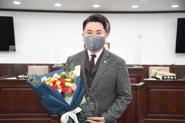 ▲ ‘공약실천’ 우수 김운호 의원.