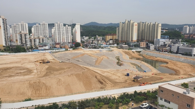 ▲ 의정부시는 금오동 옛 유류저장고 공사 중 발생한 오염토를 먼저 정화한 뒤 책임소재 등을 가리기로 했다. 사진은 의정부시 금오동 옛 유류저장고. 의정부시 제공