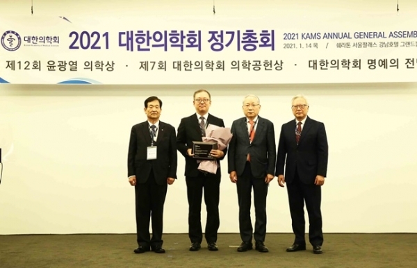 박상준 교수(죄측에서 두번째)