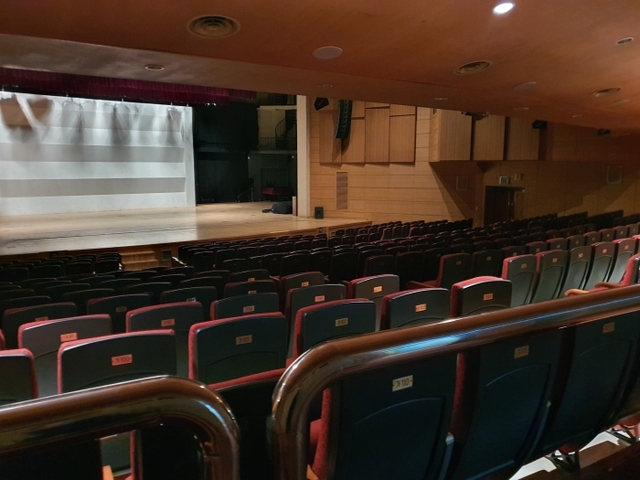 ▲ 비어있는 수원시립예술단의 무대