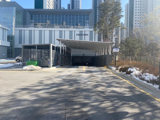▲ 의왕 포일어울림센터 주차장.
