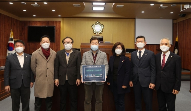 가평군의회 의원들.