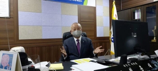 최흥식 회장