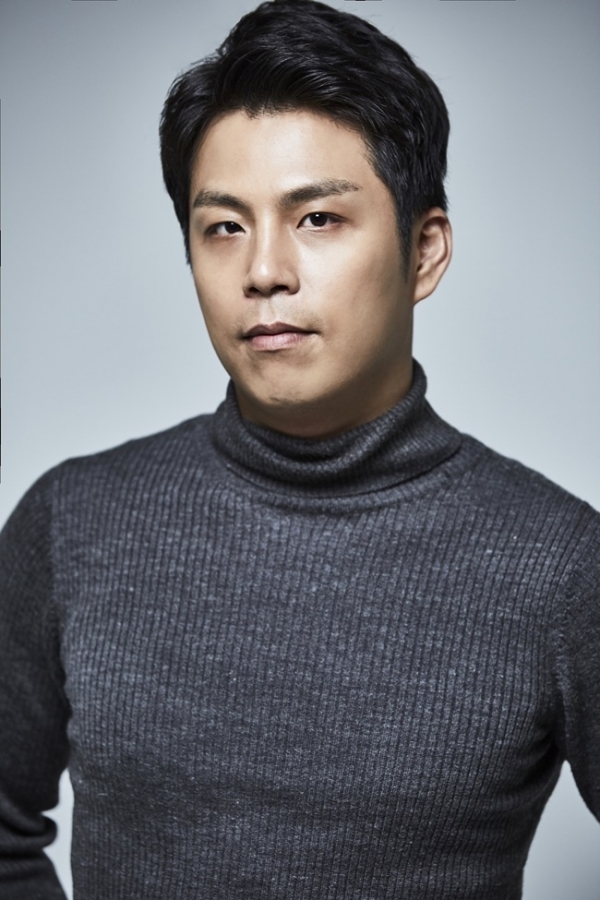 배우 권혁성. 디에이와이엔터테인먼트