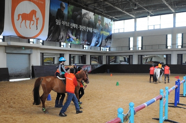 ▲ 단신1 한국마사회 재활승마활동