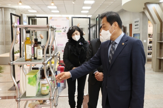 ▲ 경기도의회 설맞이 경기우수농산물 공동구매 독려_장현국 의장