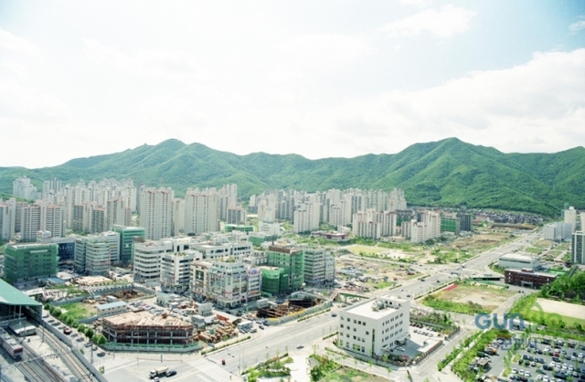 ▲ 1995년 산본신도시 및 청사 전경. 군포시 제공