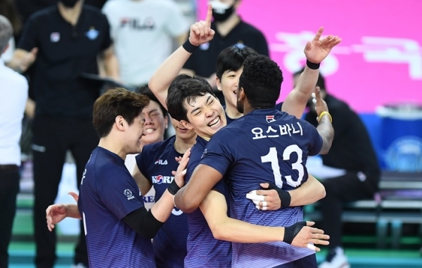 6일 안산 OK금융그룹과 풀세트 접전 끝에 승리해 5연승을 거둔 인천 대한항공. KOVO 제공