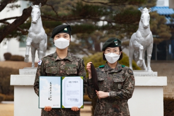 소아암 환자를 위해 모발 기부한 9사단 간부들