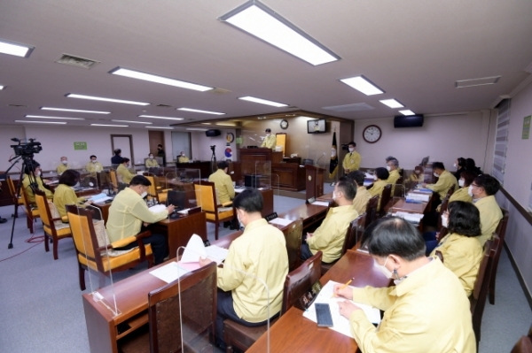 양평군 의회는 양평군 3차 재난지원금 지급을 위해 지난 5일 원 포인트 임시회를 열어 군이 제출한 38억원의 재난지원금 추가 예산을 원안 가결했다.