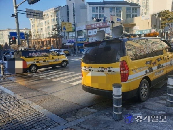 용인시 기흥구 보라동 한보라마을 5단지에서 한국노총이 차량을 이용, 집회를 열고 있다. 이 때문에 입주민들이 소음 피해를 호소하고 있다. 김현수기자