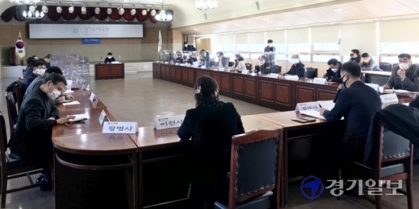  8일 오후 수원 경기도체육회관 대회의실에서 시군 사무국장협의회 주최로 지방체육회 법인 설립을 위한 간담회가 진행됐다. 김경수기자
