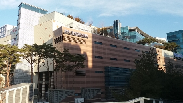 ▲ 동백1동 현판전경